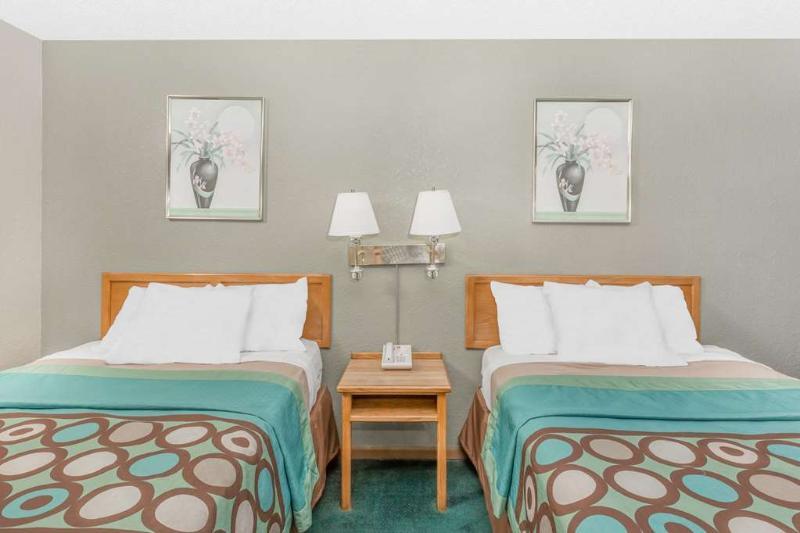 Hotel Super 8 By Wyndham Butler Extérieur photo