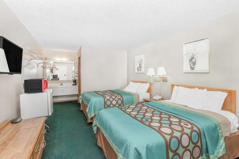 Hotel Super 8 By Wyndham Butler Extérieur photo