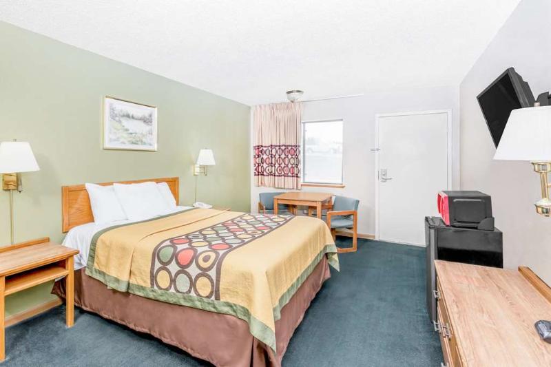 Hotel Super 8 By Wyndham Butler Extérieur photo